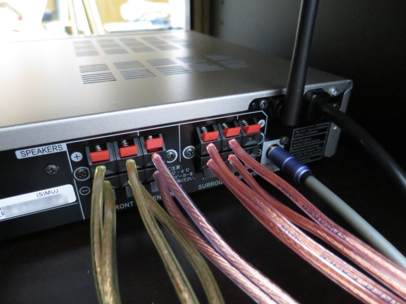 VSX-S520にスピーカーケーブルを接続