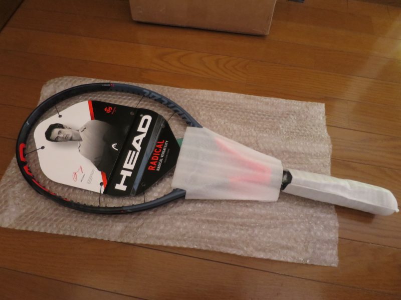 テニスラケット海外モデルの梱包