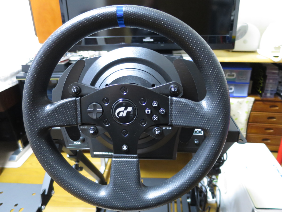 Thrustmaster T300RS GT Edition 正面から