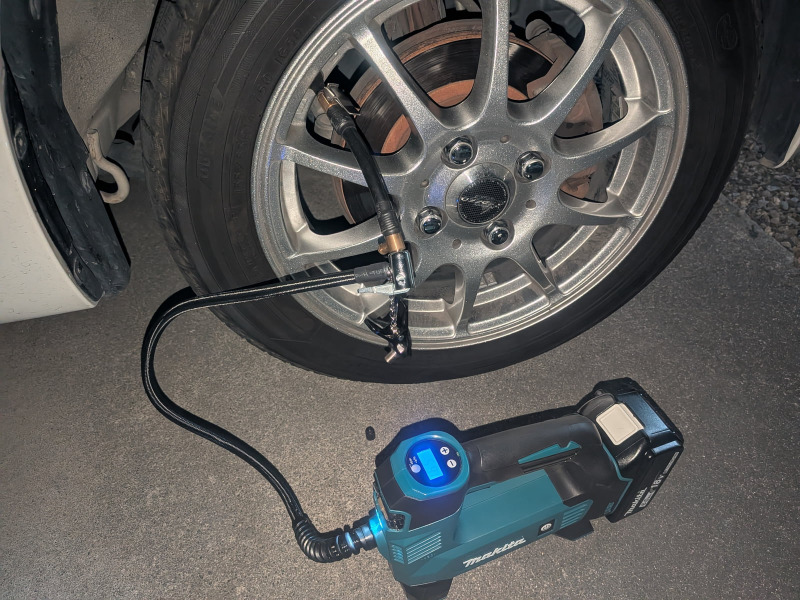 マキタ MP180Dで車のタイヤの空気入れ