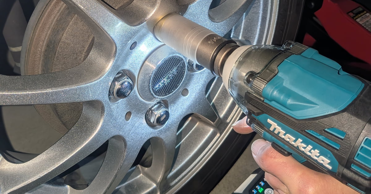 マキタ充電式インパクトレンチ TW300D